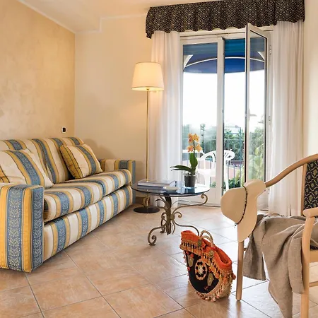 Hotel Sant Alphio Garden & 4*