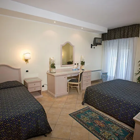 Hotel Sant Alphio Garden & 4*